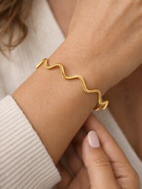 Luxury 22K Gold Wedding Bangle - 10g Real Gold Minimal Bracelet / investment Jew